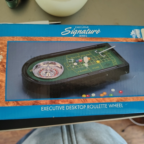 New Executive Desktop Roulette Wheel - Picture 1 of 2